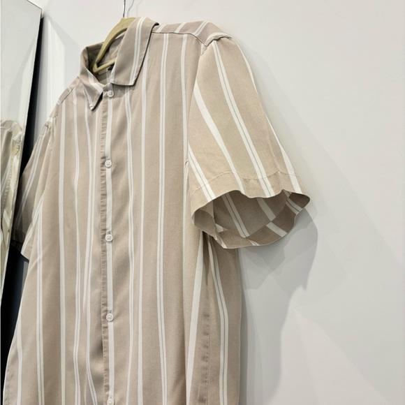 H&M Men’s Button Down T-Shirt - Picture 4 of 6